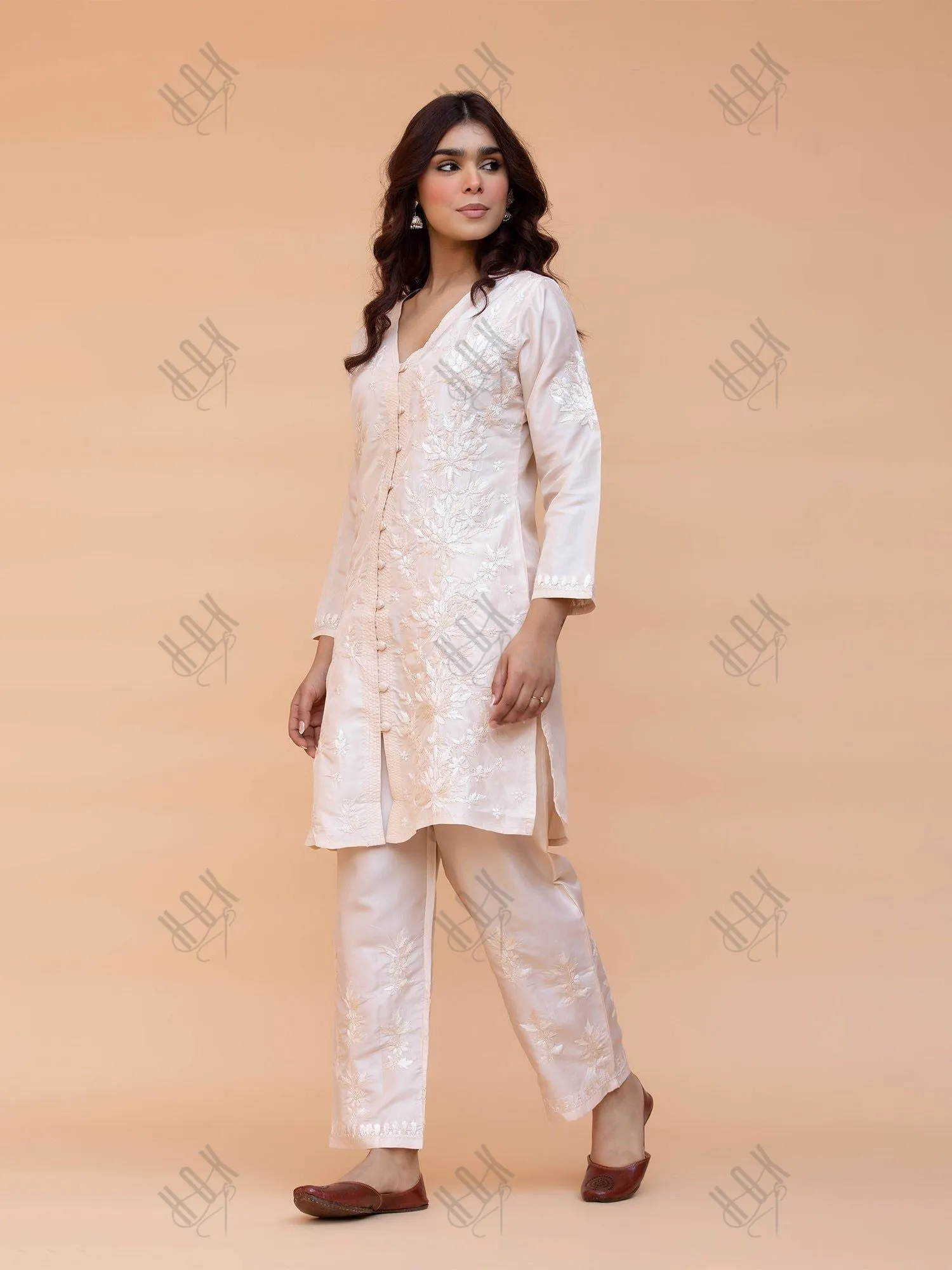 Fiza Malik in Saba Chikankari Kurta Set in Habutai Silk - Cream