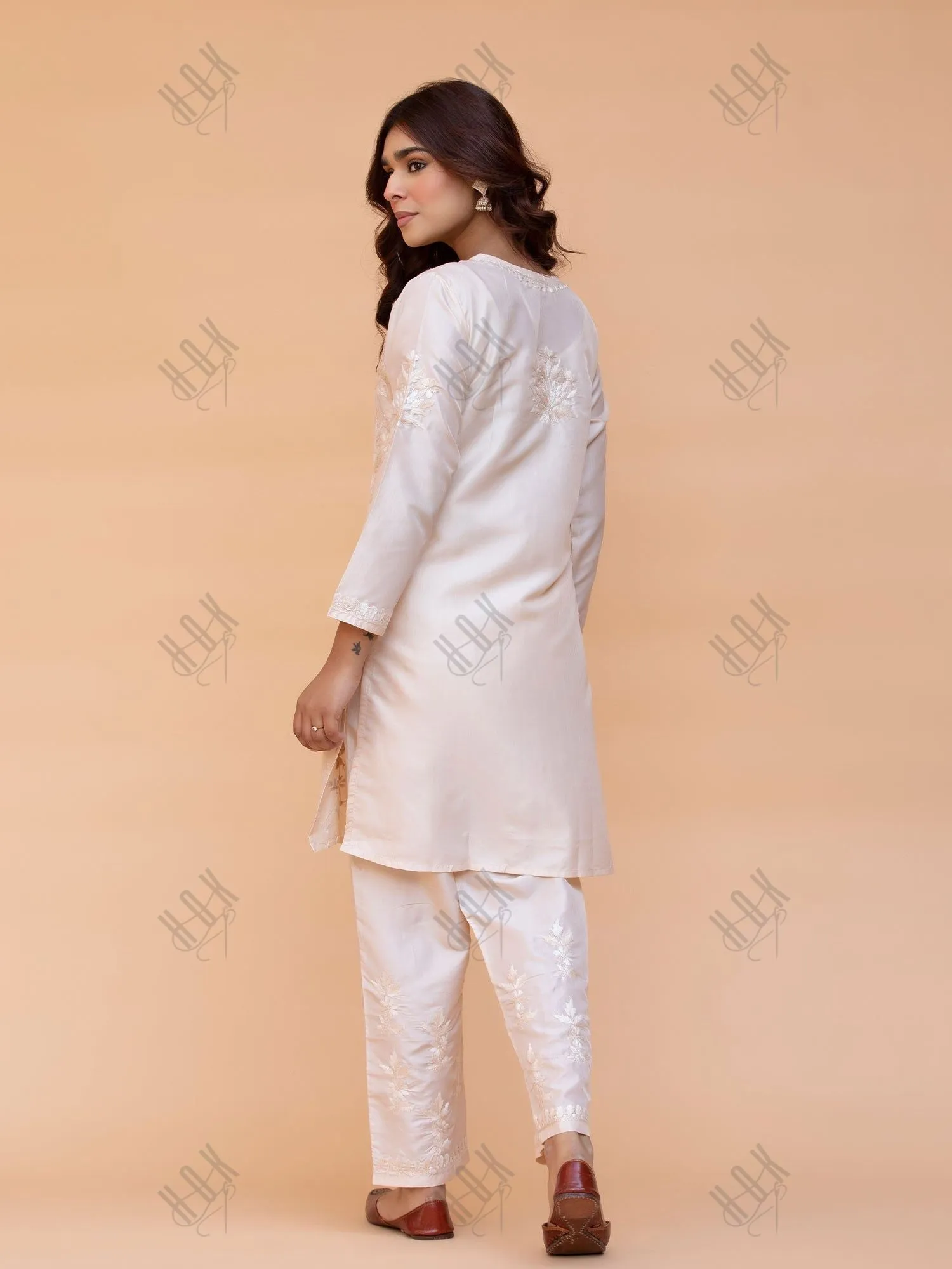 Fiza Malik in Saba Chikankari Kurta Set in Habutai Silk - Cream